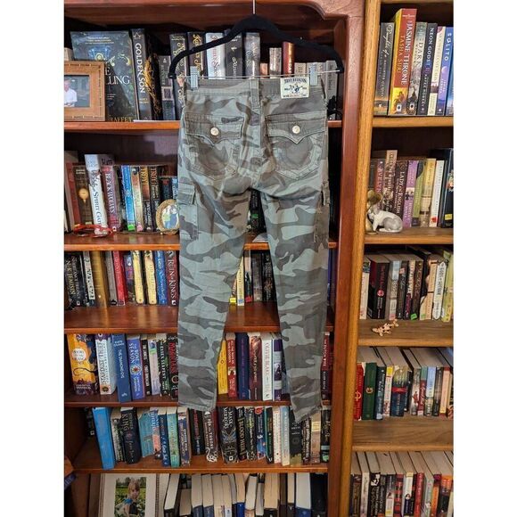 True Religion Women’s 24 Camo Utility Leggings Pants in Green Pockets - Picture 2 of 8